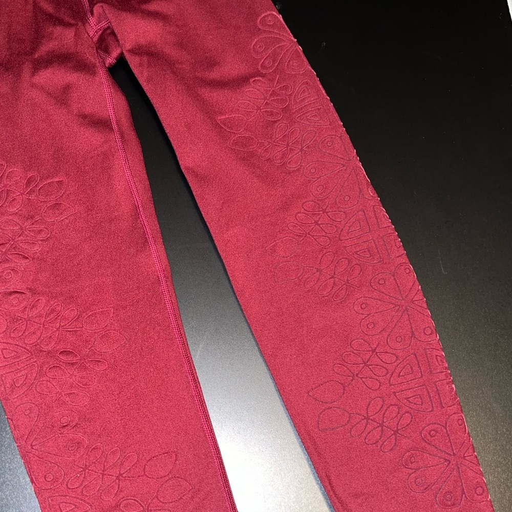 Aerie Chill Play Move Burgundy Embroidered Leggings Size Small GUC